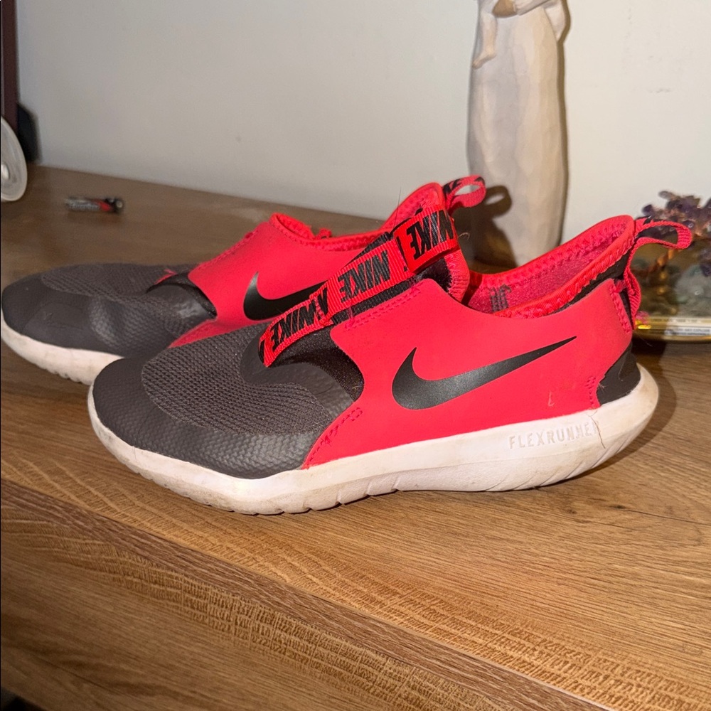 Nike Kids Flex Runner Black and Red Sneakers
